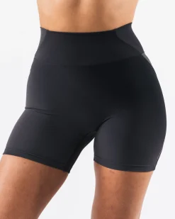 Aura Short 5"