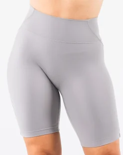 Aura Short 9"