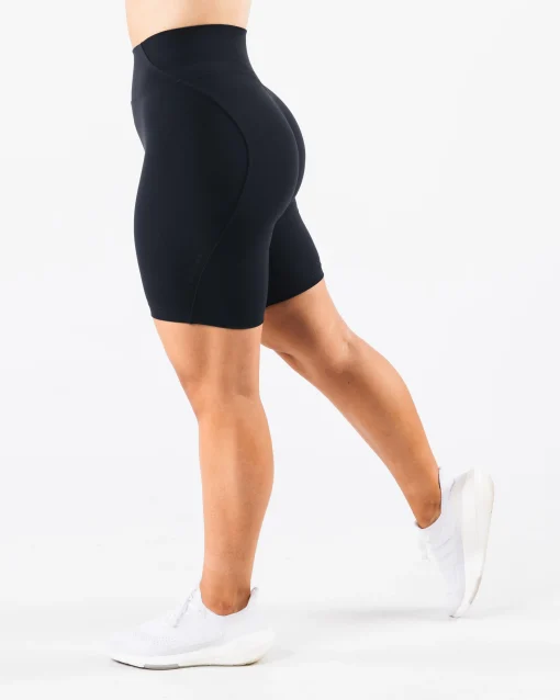 Aura Short 9"