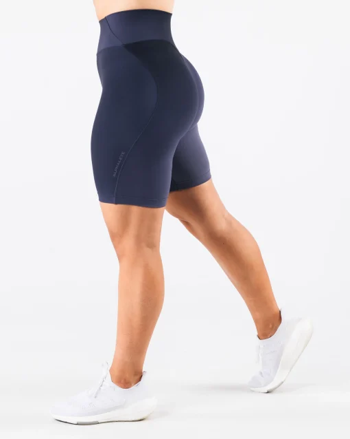 Aura Short 9"