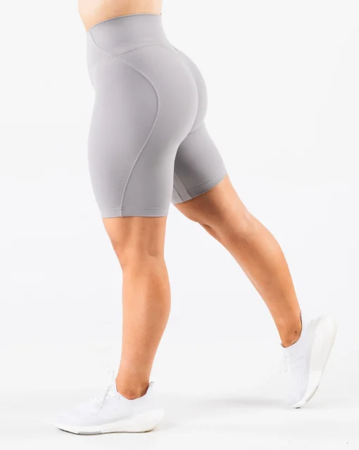 Aura Short 9"