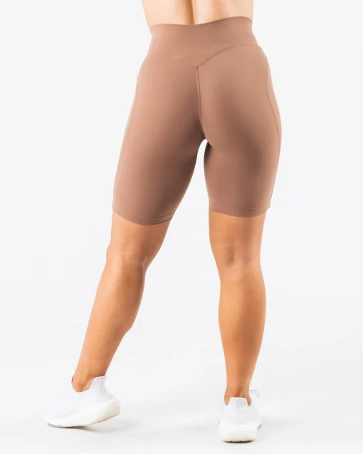 Aura Short 9"