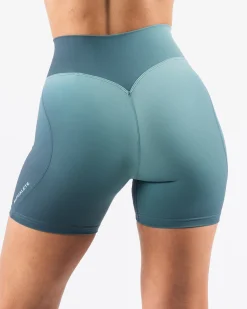 Aura Short 5