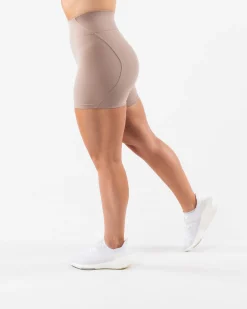 Aura Short 5