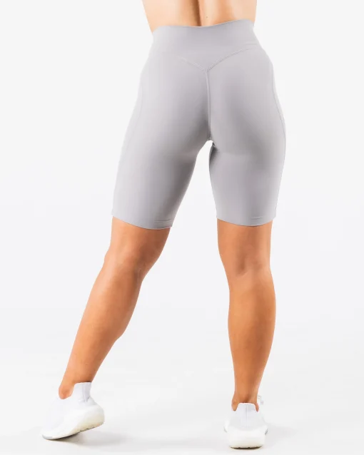 Aura Short 9"